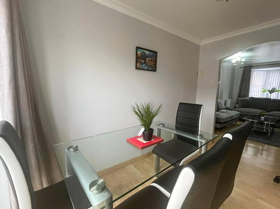 Free Parking - Close To Centre Holiday home